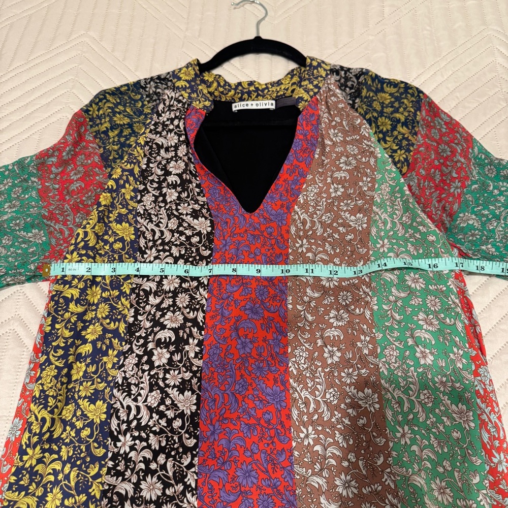 Alice + Olivia Prija Blouse, Size M - Picture 4 of 4